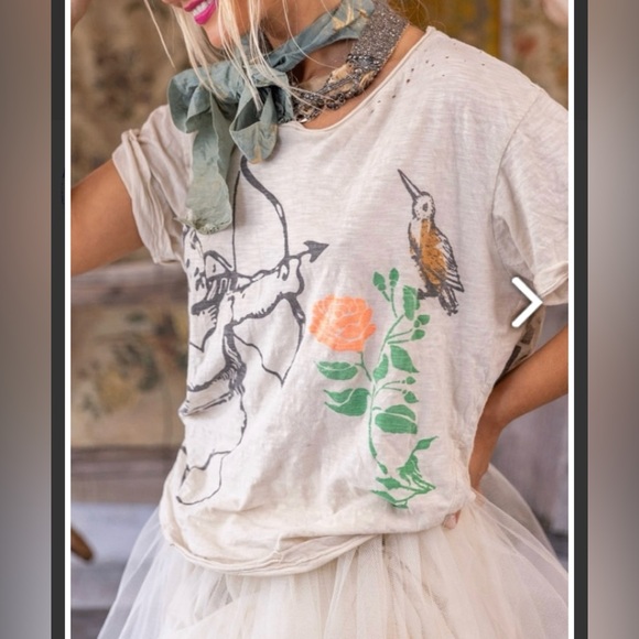 Magnolia Pearl Tops - Magnolia Pearl Cream RARE Graphic Tee